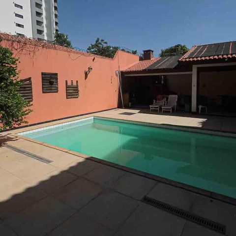 Casa à venda com 450m², 3 quartos e 8 vagas Casa à venda com 450m², 3 quartos e 8 vagasPiscina