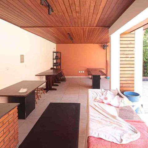 Casa à venda com 450m², 3 quartos e 8 vagas Casa à venda com 450m², 3 quartos e 8 vagasEspaço Gourmet