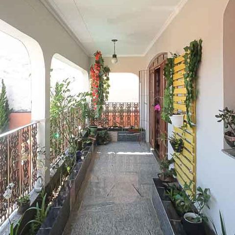 Casa à venda com 450m², 3 quartos e 8 vagas Casa à venda com 450m², 3 quartos e 8 vagasVaranda