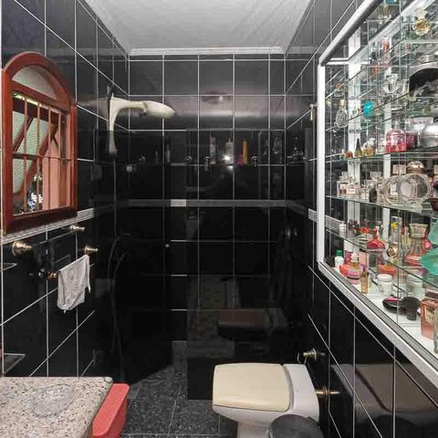 Casa à venda com 450m², 3 quartos e 8 vagas Casa à venda com 450m², 3 quartos e 8 vagasBanheiro da Suíte 2