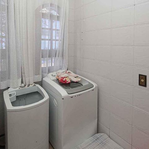 Casa à venda com 450m², 3 quartos e 8 vagas Casa à venda com 450m², 3 quartos e 8 vagasÁrea de Serviço