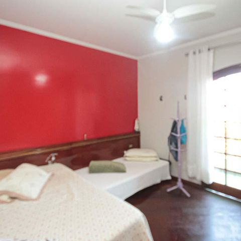Casa à venda com 450m², 3 quartos e 8 vagas Casa à venda com 450m², 3 quartos e 8 vagasQuarto