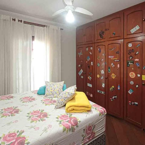 Casa à venda com 450m², 3 quartos e 8 vagas Casa à venda com 450m², 3 quartos e 8 vagasSuíte