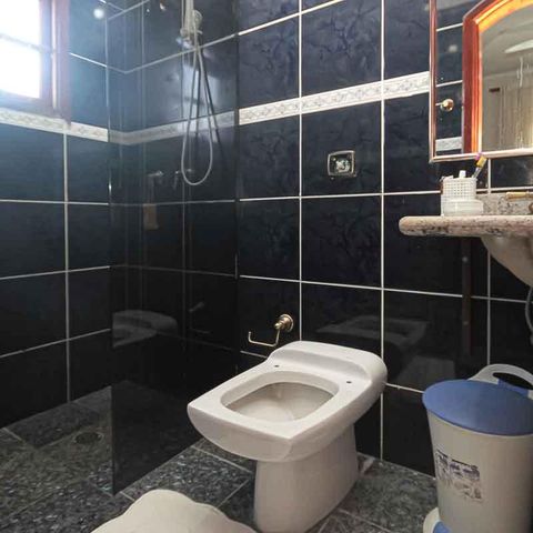 Casa à venda com 450m², 3 quartos e 8 vagas Casa à venda com 450m², 3 quartos e 8 vagasBanheiro da Suíte