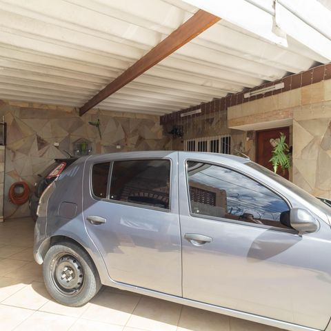 Casa à venda com 102m², 2 quartos e 4 vagas Casa à venda com 102m², 2 quartos e 4 vagasGaragem