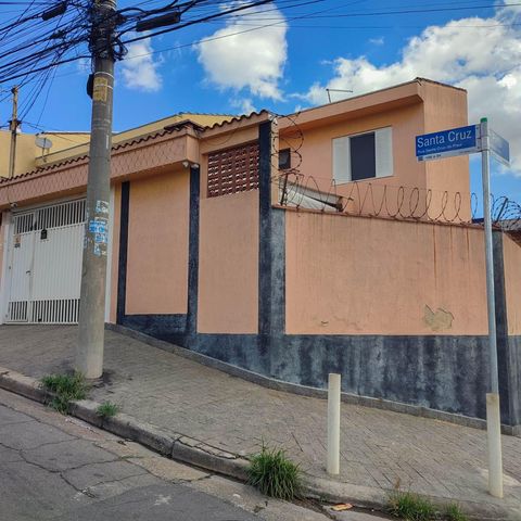 Casa à venda com 102m², 2 quartos e 4 vagas Casa à venda com 102m², 2 quartos e 4 vagasFachada