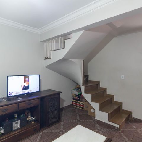 Casa à venda com 102m², 2 quartos e 4 vagas Casa à venda com 102m², 2 quartos e 4 vagasSala
