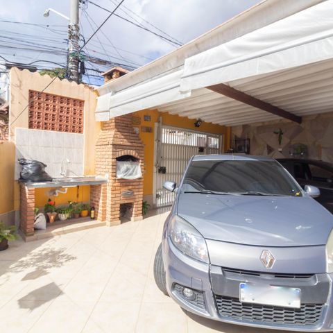 Casa à venda com 102m², 2 quartos e 4 vagas Casa à venda com 102m², 2 quartos e 4 vagasGaragem