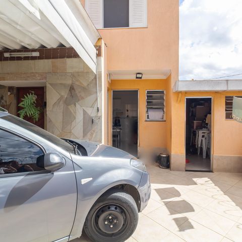 Casa à venda com 102m², 2 quartos e 4 vagas Casa à venda com 102m², 2 quartos e 4 vagasGaragem