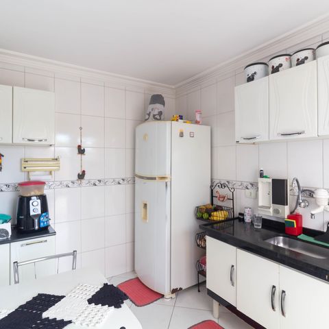 Casa à venda com 102m², 2 quartos e 4 vagas Casa à venda com 102m², 2 quartos e 4 vagasCozinha