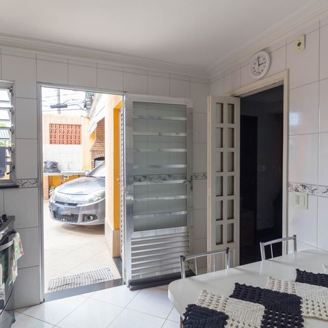 Casa à venda com 102m², 2 quartos e 4 vagas Casa à venda com 102m², 2 quartos e 4 vagasCozinha