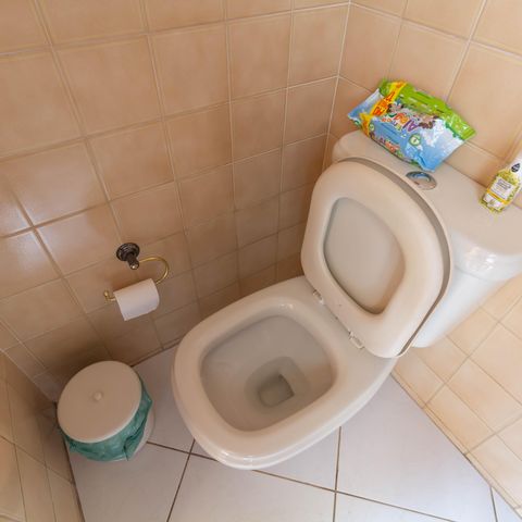 Casa à venda com 102m², 2 quartos e 4 vagas Casa à venda com 102m², 2 quartos e 4 vagasBanheiro de Serviço
