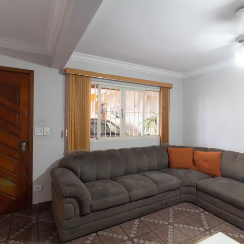 Casa à venda com 102m², 2 quartos e 4 vagas Casa à venda com 102m², 2 quartos e 4 vagasSala