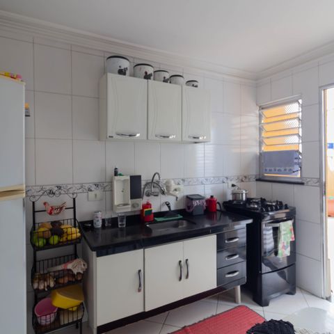 Casa à venda com 102m², 2 quartos e 4 vagas Casa à venda com 102m², 2 quartos e 4 vagasCozinha