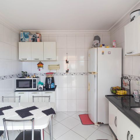 Casa à venda com 102m², 2 quartos e 4 vagas Casa à venda com 102m², 2 quartos e 4 vagasCozinha