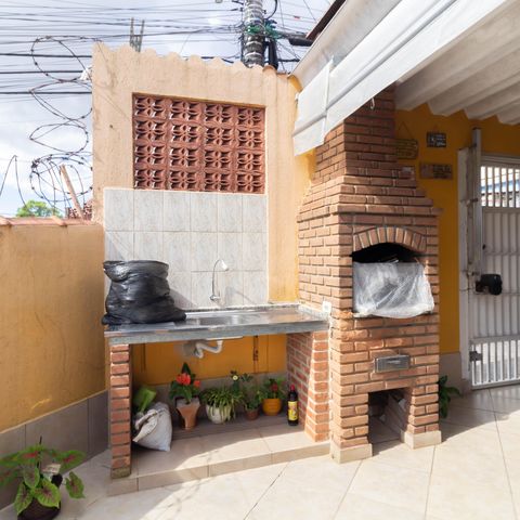 Casa à venda com 102m², 2 quartos e 4 vagas Casa à venda com 102m², 2 quartos e 4 vagasGaragem