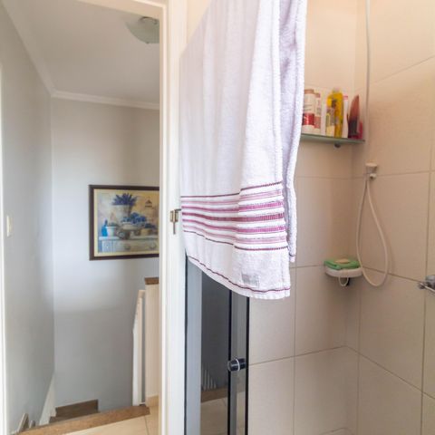Casa à venda com 102m², 2 quartos e 4 vagas Casa à venda com 102m², 2 quartos e 4 vagasBanheiro