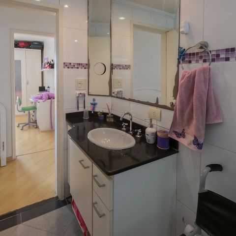 Apartamento à venda com 110m², 3 quartos e 2 vagas Apartamento à venda com 110m², 3 quartos e 2 vagasBanheiro