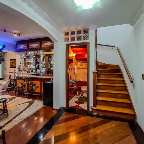 Casa para alugar com 360m², 4 quartos e 4 vagas Casa para alugar com 360m², 4 quartos e 4 vagasSala