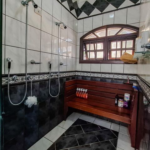 Casa para alugar com 360m², 4 quartos e 4 vagas Casa para alugar com 360m², 4 quartos e 4 vagasBanheiro