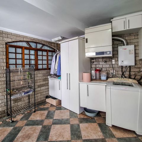 Casa para alugar com 360m², 4 quartos e 4 vagas Casa para alugar com 360m², 4 quartos e 4 vagasCozinha