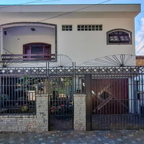 Casa para alugar com 360m², 4 quartos e 4 vagas Casa para alugar com 360m², 4 quartos e 4 vagasFachada