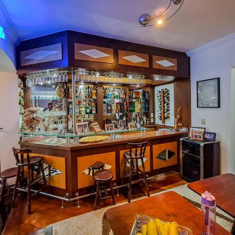 Casa para alugar com 360m², 4 quartos e 4 vagas Casa para alugar com 360m², 4 quartos e 4 vagasSala