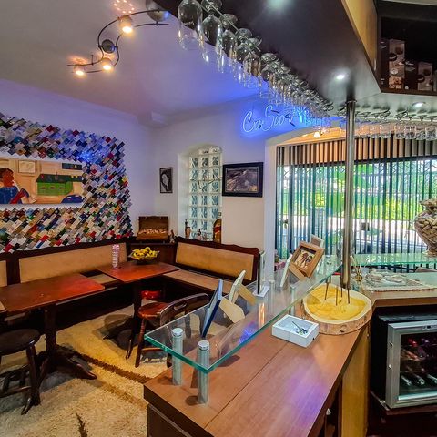 Casa para alugar com 360m², 4 quartos e 4 vagas Casa para alugar com 360m², 4 quartos e 4 vagasSala