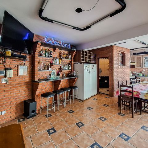 Casa para alugar com 360m², 4 quartos e 4 vagas Casa para alugar com 360m², 4 quartos e 4 vagasÁrea Externa