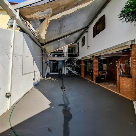Casa para alugar com 360m², 4 quartos e 4 vagas Casa para alugar com 360m², 4 quartos e 4 vagasÁrea Externa