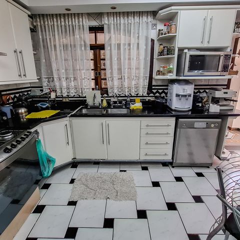 Casa para alugar com 360m², 4 quartos e 4 vagas Casa para alugar com 360m², 4 quartos e 4 vagasCozinha
