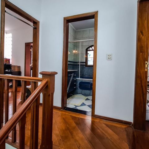 Casa para alugar com 360m², 4 quartos e 4 vagas Casa para alugar com 360m², 4 quartos e 4 vagasHall