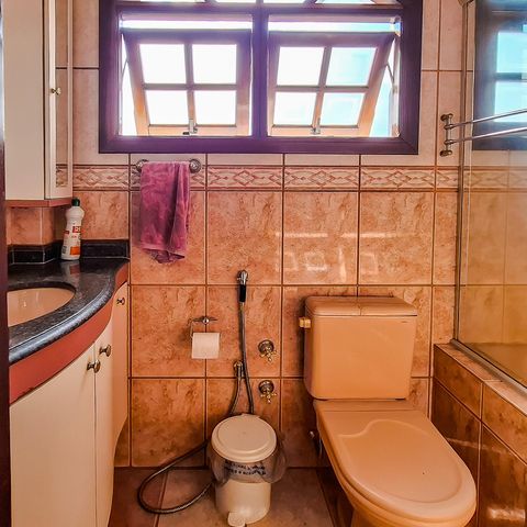 Casa para alugar com 360m², 4 quartos e 4 vagas Casa para alugar com 360m², 4 quartos e 4 vagasBanheiro
