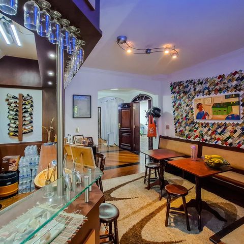 Casa para alugar com 360m², 4 quartos e 4 vagas Casa para alugar com 360m², 4 quartos e 4 vagasSala