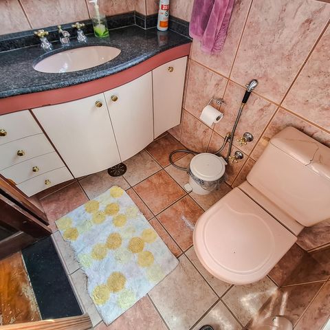 Casa para alugar com 360m², 4 quartos e 4 vagas Casa para alugar com 360m², 4 quartos e 4 vagasBanheiro