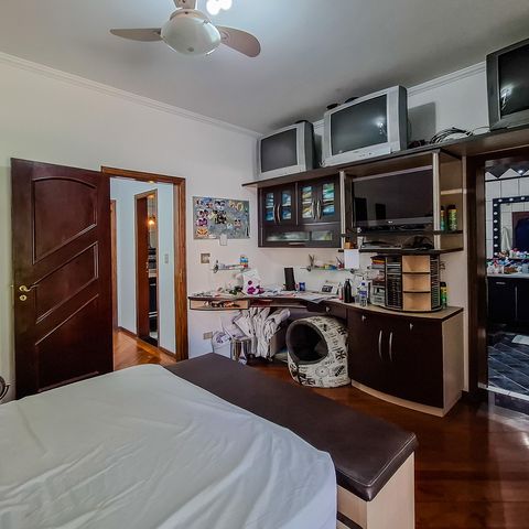 Casa para alugar com 360m², 4 quartos e 4 vagas Casa para alugar com 360m², 4 quartos e 4 vagasQuarto