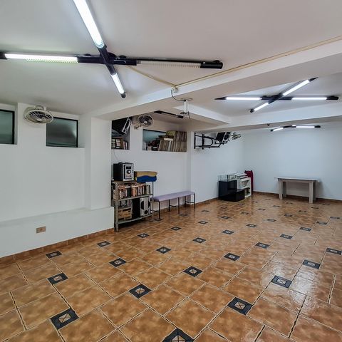 Casa para alugar com 360m², 4 quartos e 4 vagas Casa para alugar com 360m², 4 quartos e 4 vagasÁrea Externa