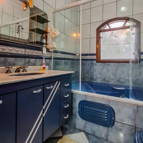 Casa para alugar com 360m², 4 quartos e 4 vagas Casa para alugar com 360m², 4 quartos e 4 vagasBanheiro