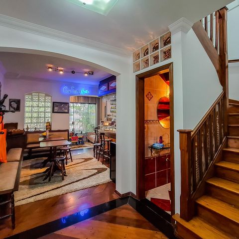 Casa para alugar com 360m², 4 quartos e 4 vagas Casa para alugar com 360m², 4 quartos e 4 vagasSala