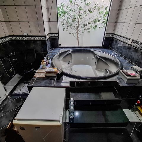 Casa para alugar com 360m², 4 quartos e 4 vagas Casa para alugar com 360m², 4 quartos e 4 vagasBanheiro
