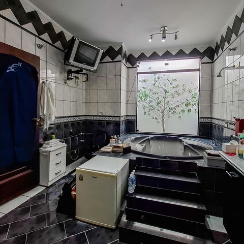 Casa para alugar com 360m², 4 quartos e 4 vagas Casa para alugar com 360m², 4 quartos e 4 vagasBanheiro