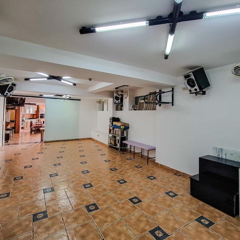 Casa para alugar com 360m², 4 quartos e 4 vagas Casa para alugar com 360m², 4 quartos e 4 vagasÁrea Externa