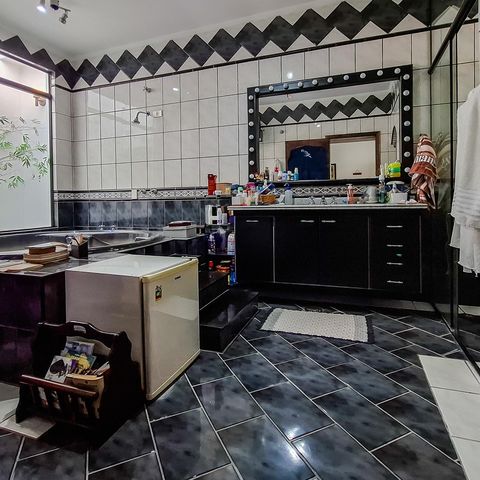 Casa para alugar com 360m², 4 quartos e 4 vagas Casa para alugar com 360m², 4 quartos e 4 vagasBanheiro