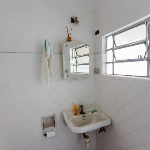 Casa para alugar com 274m², 2 quartos e 6 vagasBanheiro de Serviço