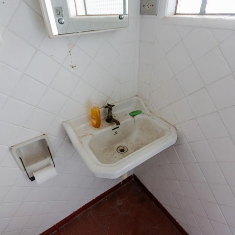 Casa para alugar com 274m², 2 quartos e 6 vagasBanheiro de Serviço