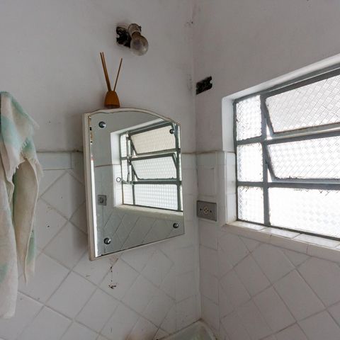 Casa para alugar com 274m², 2 quartos e 6 vagasBanheiro de Serviço