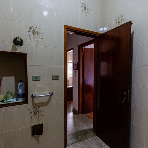 Casa para alugar com 274m², 2 quartos e 6 vagasBanheiro