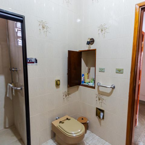 Casa para alugar com 274m², 2 quartos e 6 vagasBanheiro