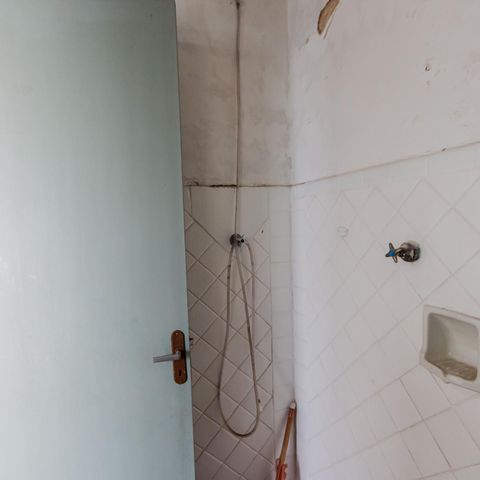 Casa para alugar com 274m², 2 quartos e 6 vagasBanheiro de Serviço
