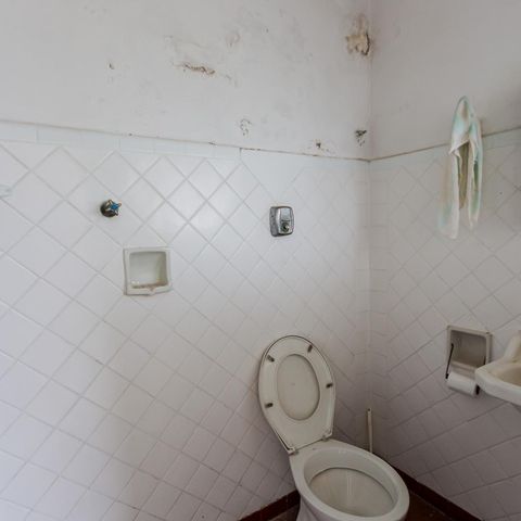 Casa para alugar com 274m², 2 quartos e 6 vagasBanheiro de Serviço
